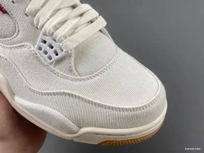 HYPE 'White' Air Jordan Levi's x 4 AO2571-100 0607